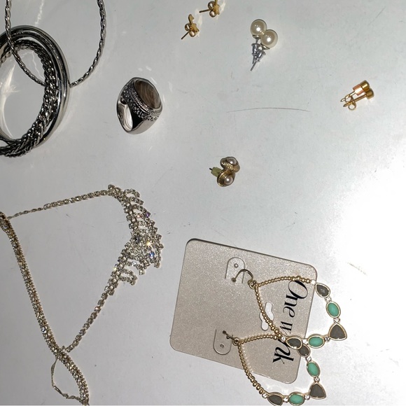 MISCELLANEOUS Womens Costume Jewelry Rings, Necklaces, Bracelets, Earrings 22pc - Picture 7 of 10